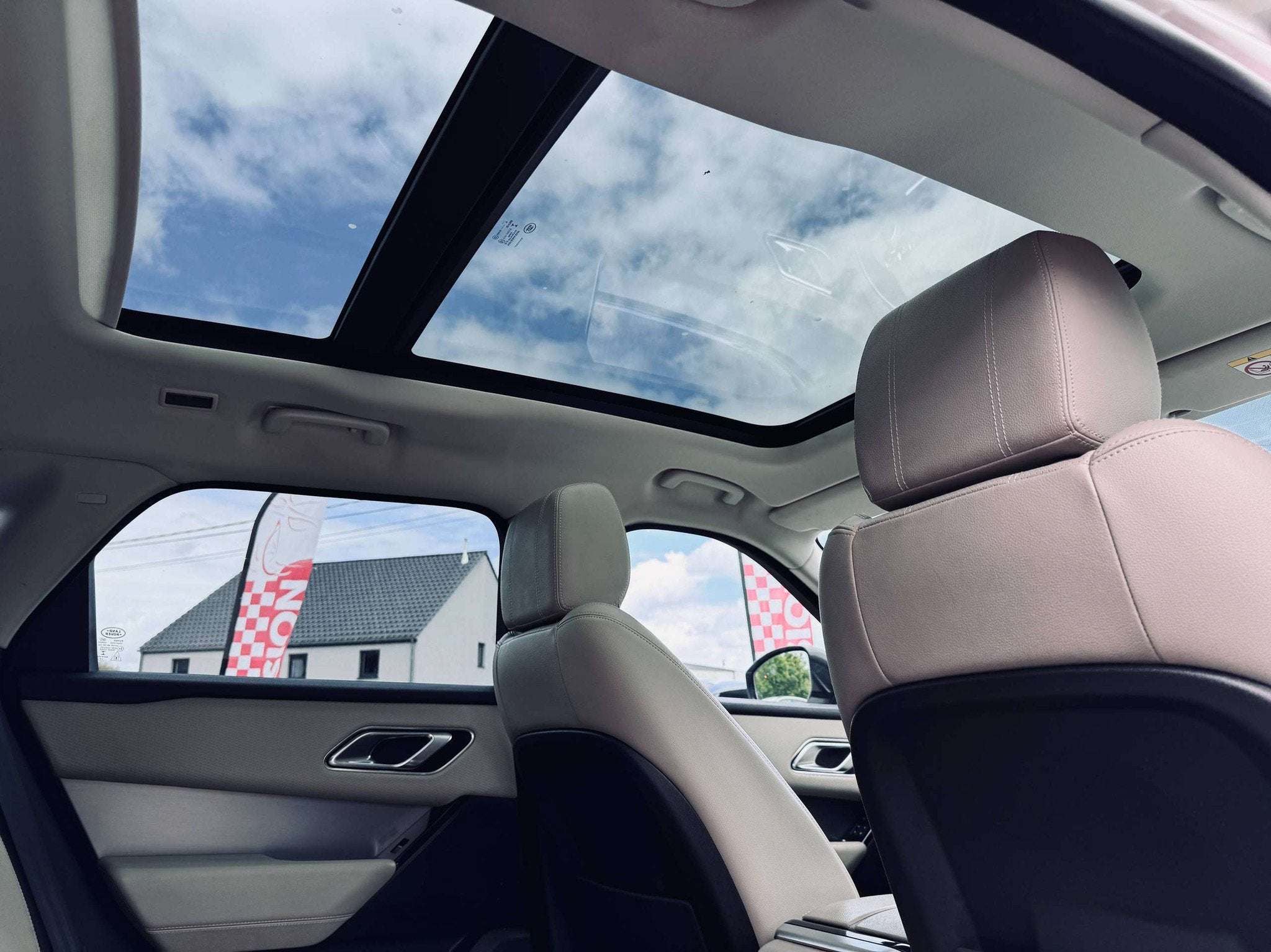 Land Rover Range Rover Velar Velar 2.0 TD4 R-Dynamic, Full A, Auto's, Land Rover, Automaat, 4 cilinders, Range Rover Velar, Leder