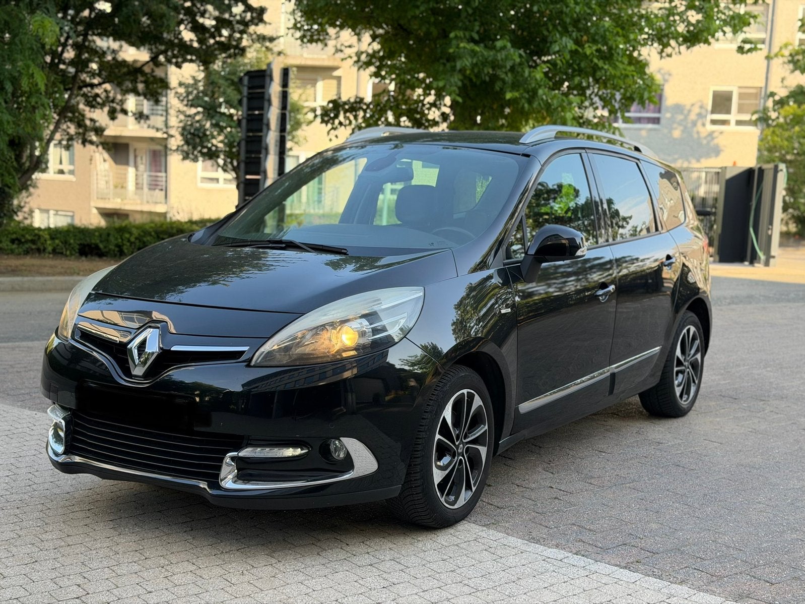 Renault Scenic 7place 2016 1.5d  120.oookm, Auto's, Renault, Voorwielaandrijving, 4 deurs, Monovolume, Zwart
