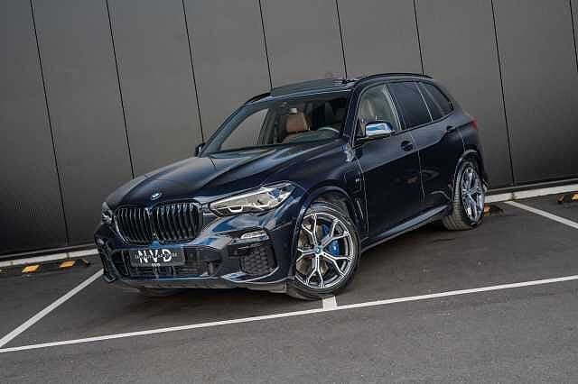 BMW X5 xDrive45e M Sport | Panoramadak | Luchtvering |, Auto's, Automaat, Parkeerassistent, Zwart, 5 zetels