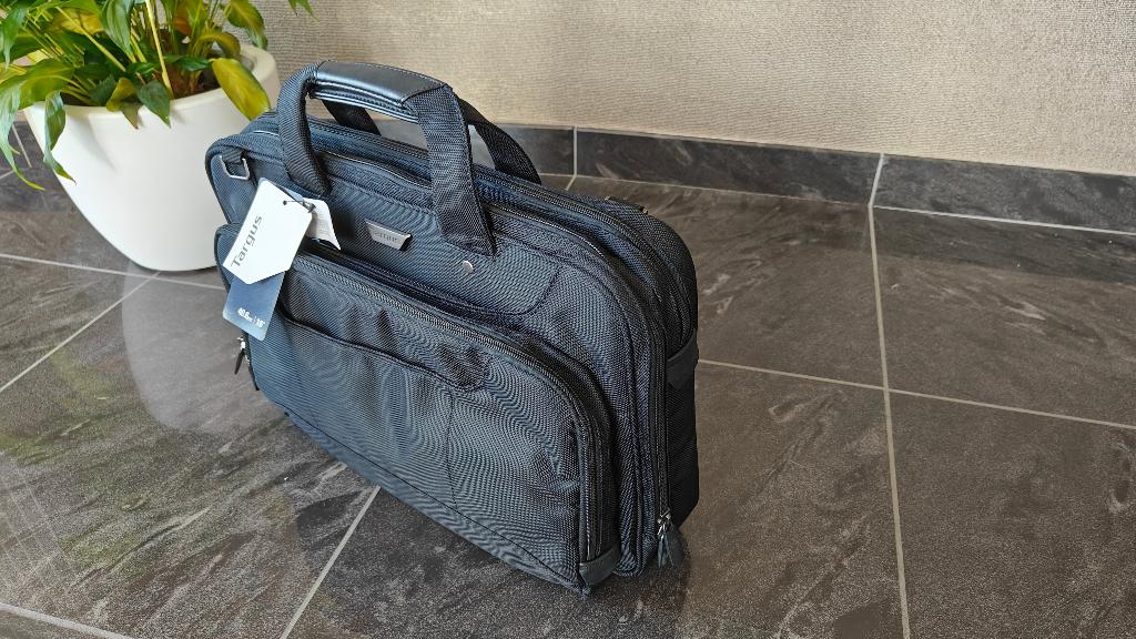 TARGUS laptoptas (nieuw), Computers en Software, Laptoptassen, Ophalen of Verzenden, 16 inch, Nieuw, Schoudertas