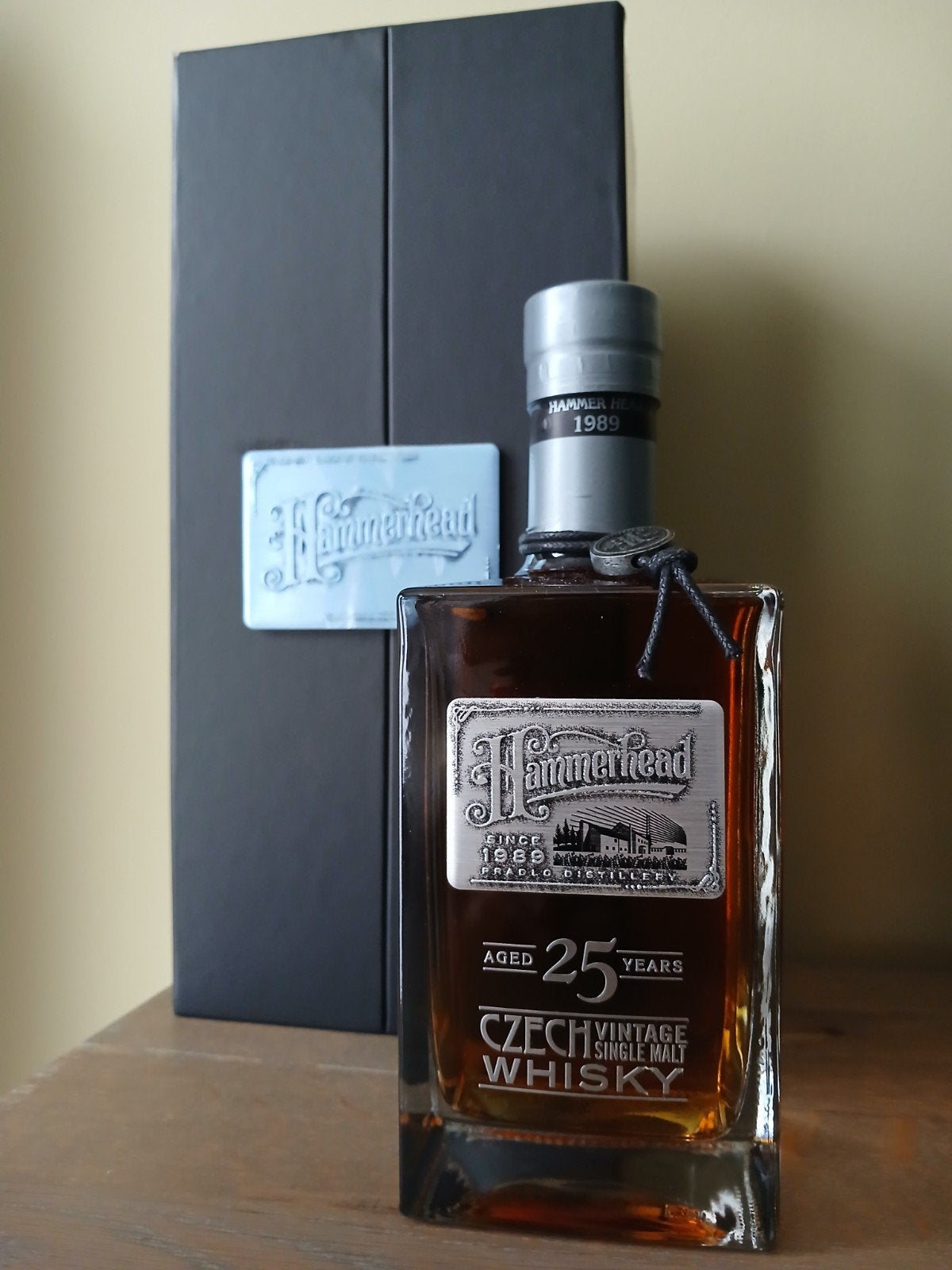 Hammerhead 25yr, Ophalen