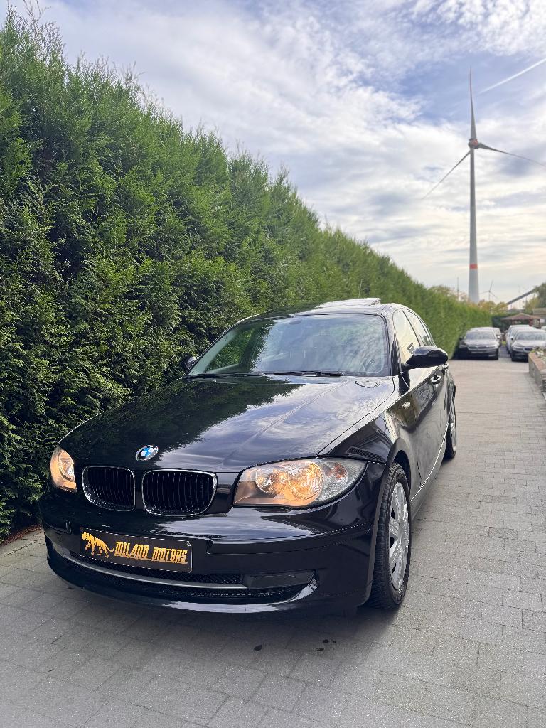Bmw 116I 2009, Auto's, BMW, Voorwielaandrijving, Zwart, 4 cilinders, Zwart