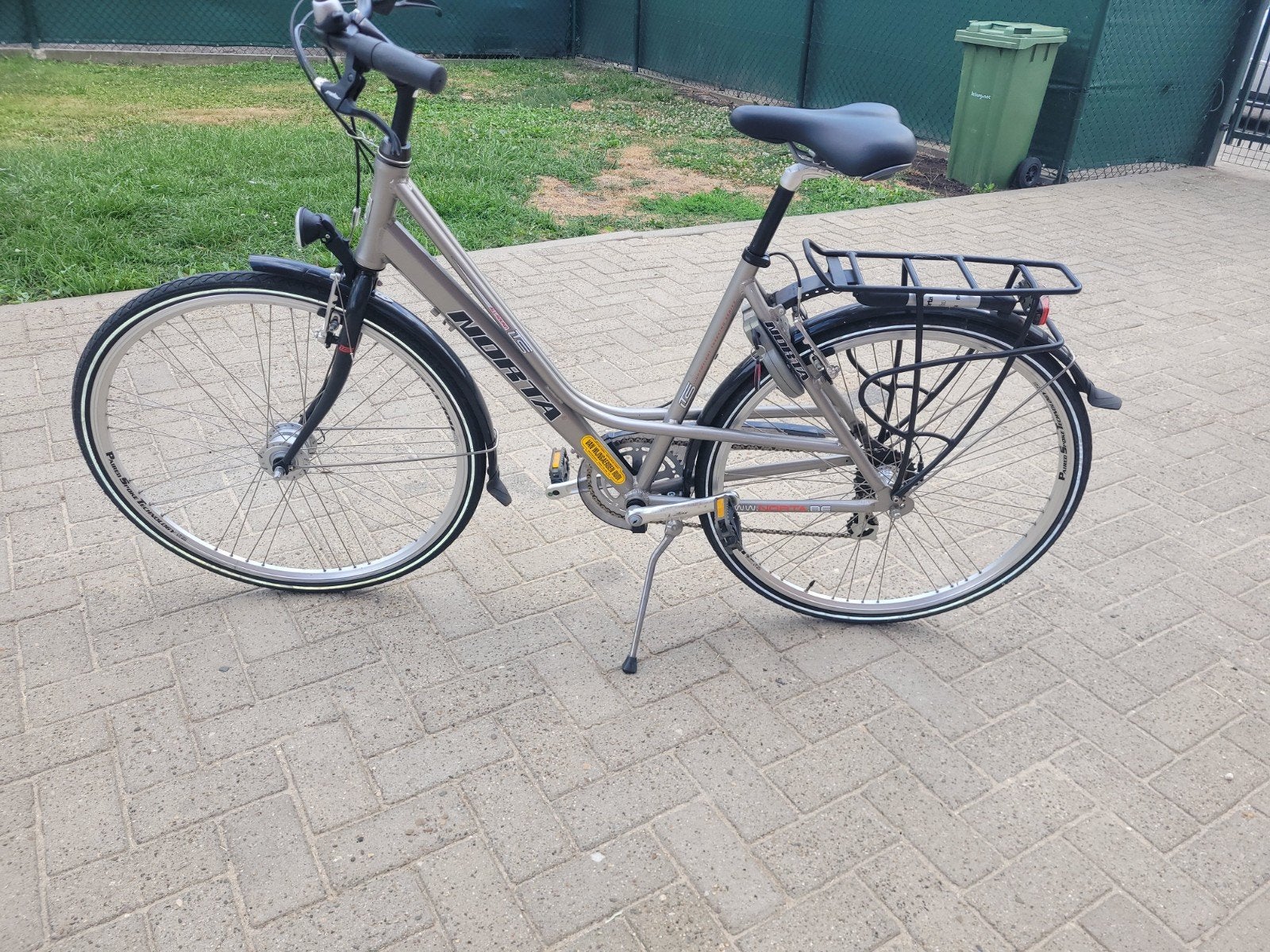 damesfiets in nieuwstaat, Ophalen