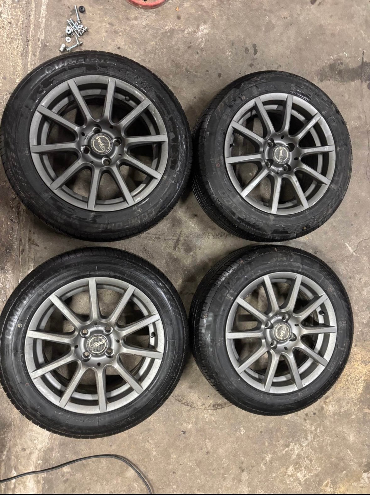 4 roues a vendre bon etat deux pneus a prevoir, Autos : Pièces & Accessoires, Pneus & Jantes, Enlèvement
