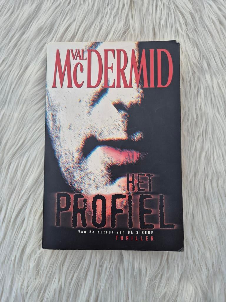 Boek: Val McDermid - Het Profiel, Ophalen of Verzenden, Gelezen, Val McDermid