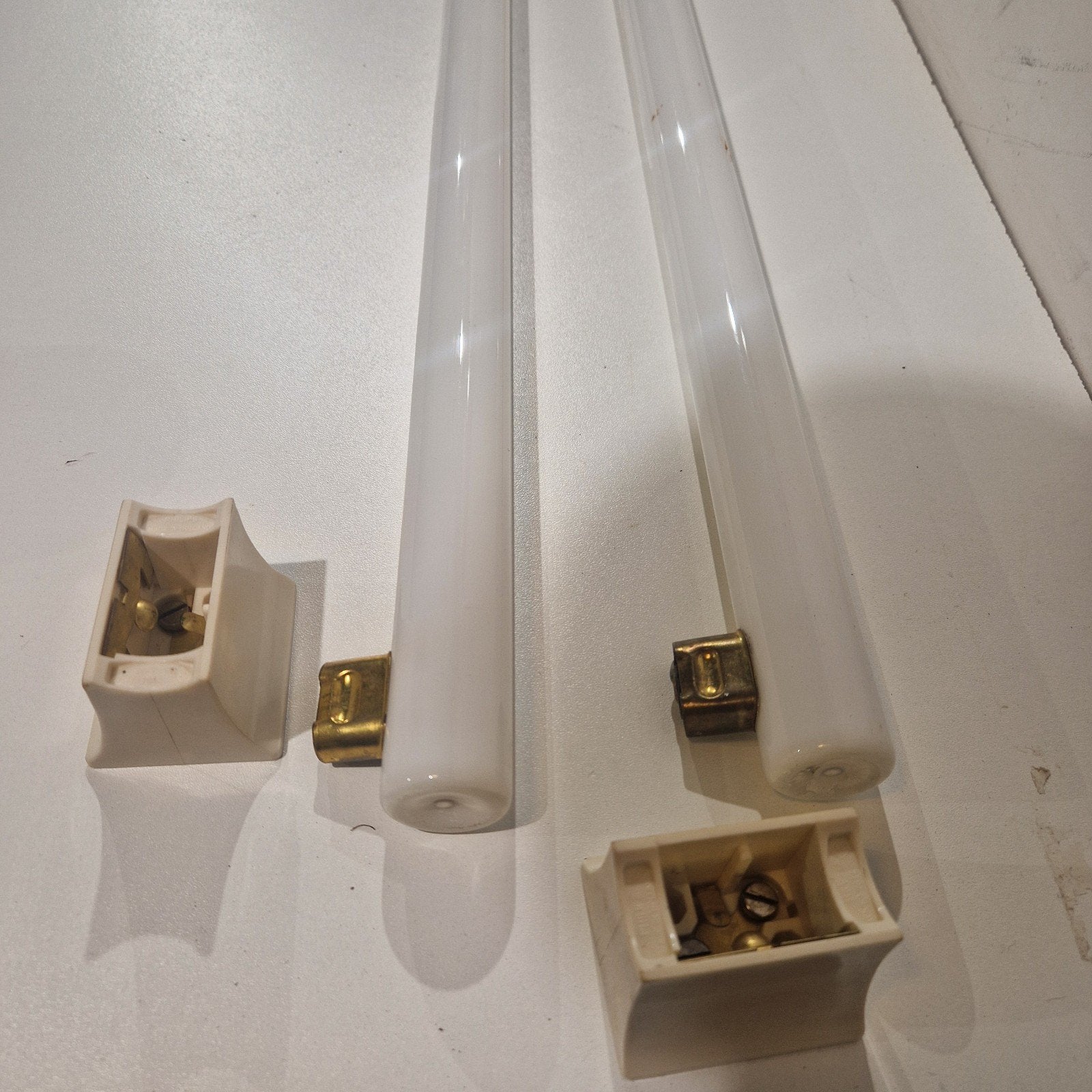 set van 2 philips philinea lampen en 4  bijhorende socket, Ophalen of Verzenden, Philips