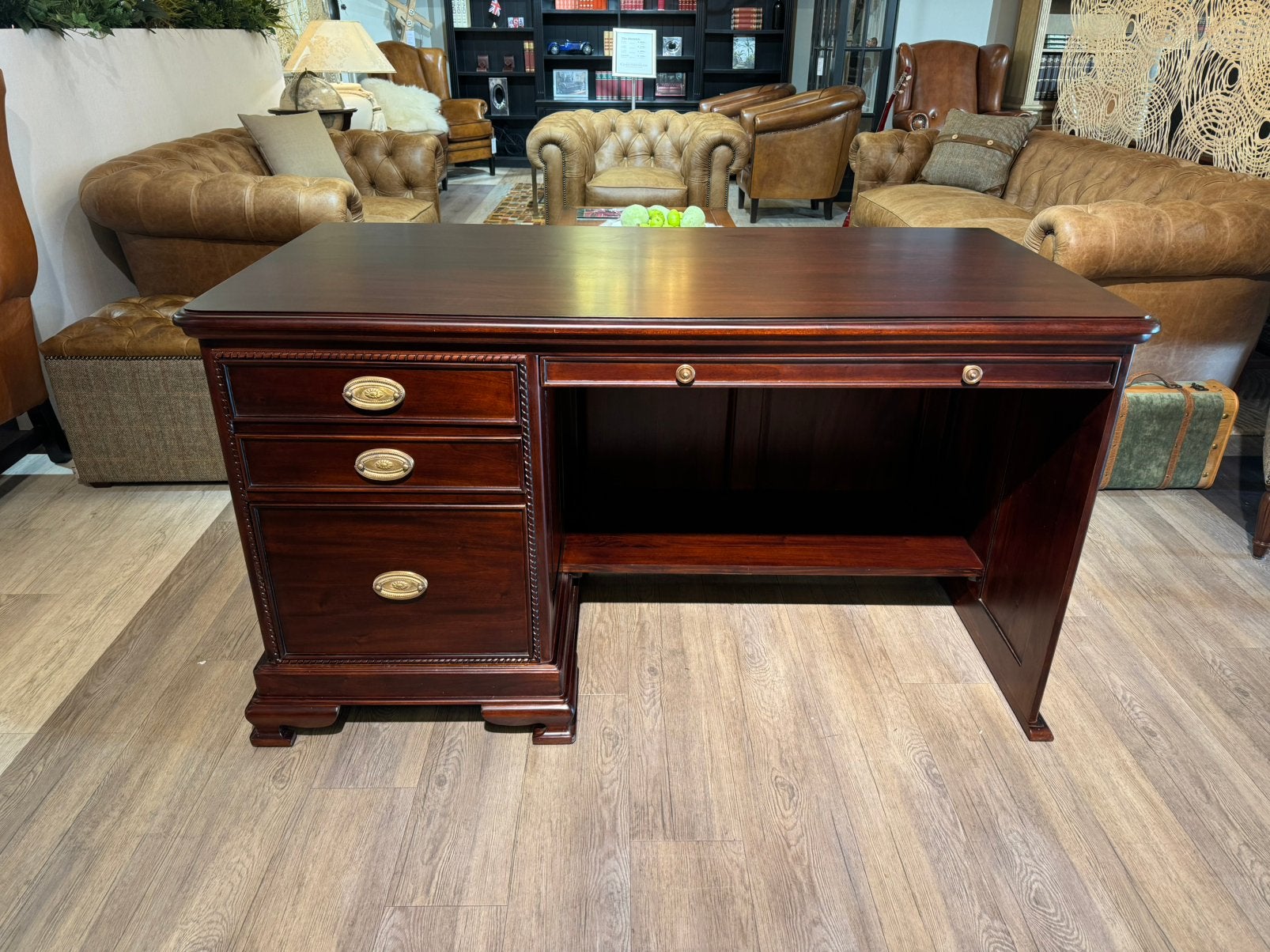 klassiek Engelse bureau in volledig mahonie hout, Klassiek, Ophalen of Verzenden, Nieuw, Hout