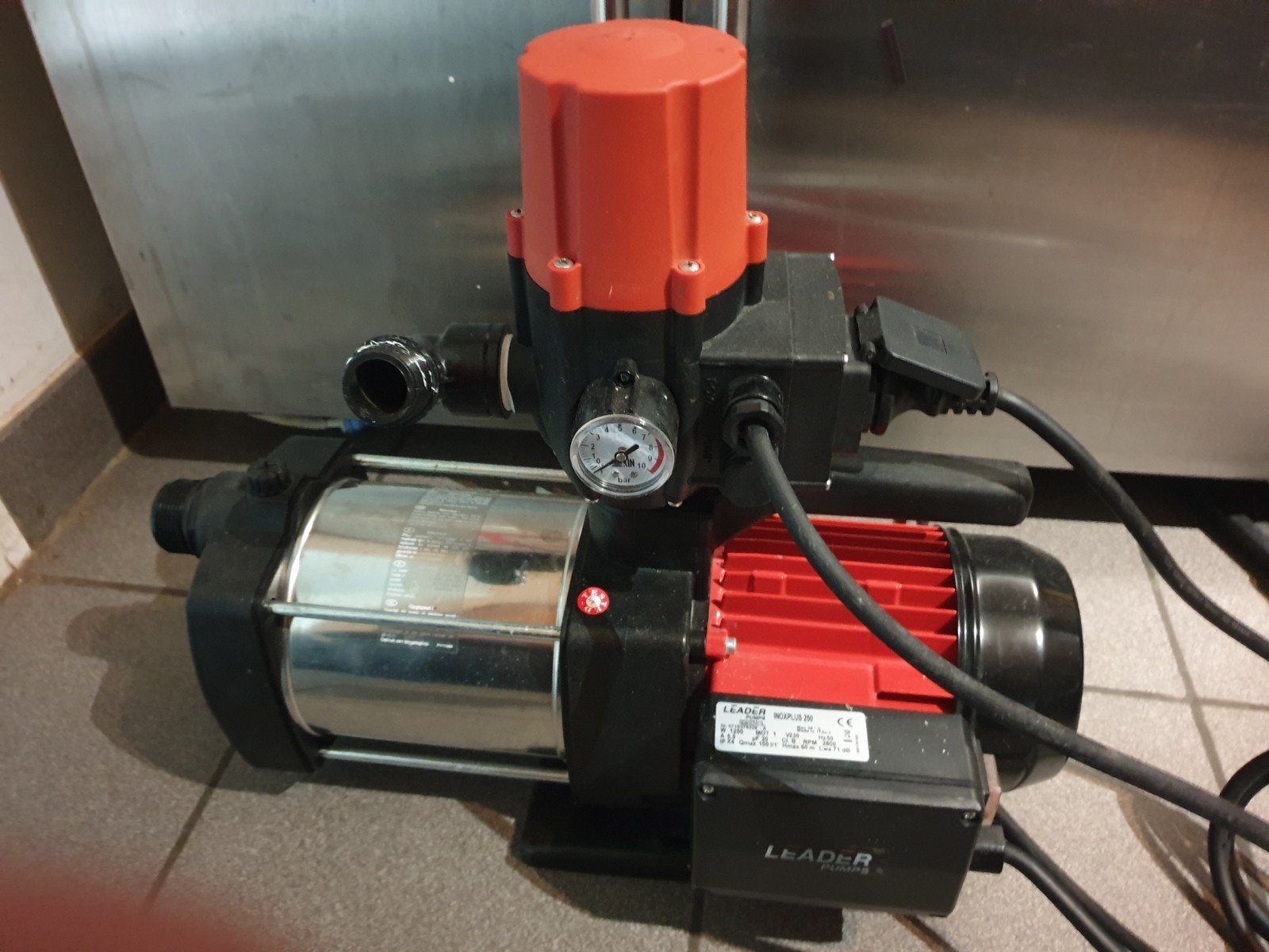 waterpomp leader inoxplus250, Ophalen of Verzenden, Zo goed als nieuw, Elektrisch, Hydrofoorpomp