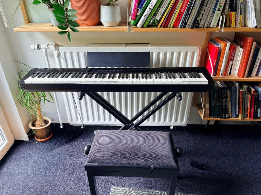 Piano Casio Privia PX-S1000 + Housse + Siège, Musique & Instruments, Pianos, Comme neuf, Piano, Noir, Digital, Brillant, Enlèvement