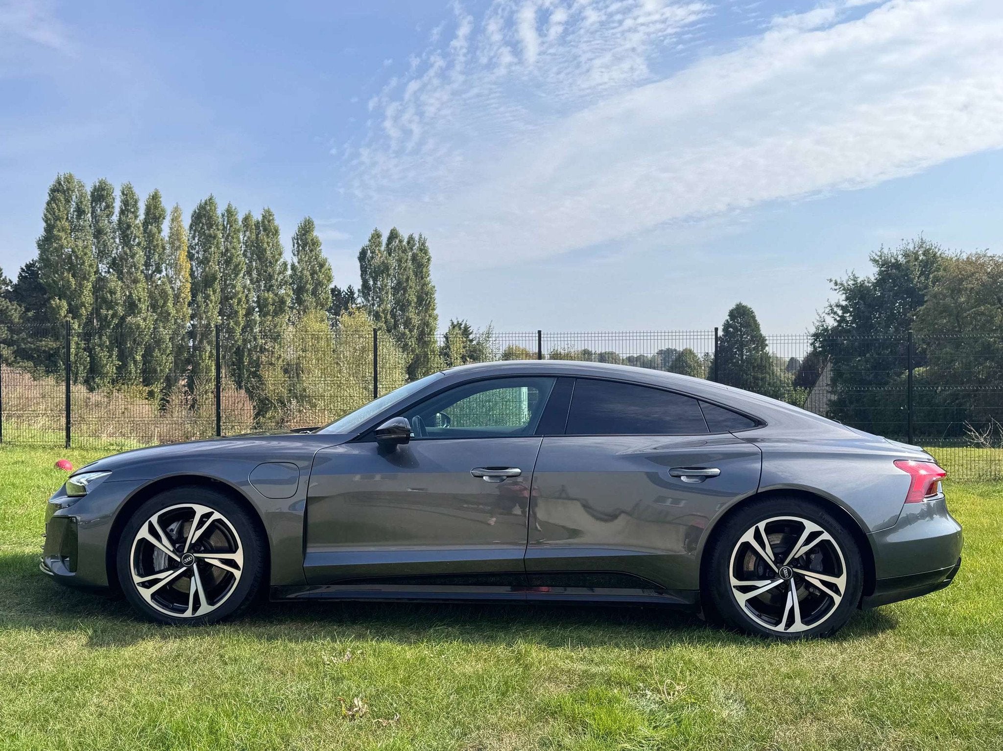 Audi e-tron GT E-Tron GT 93.4 kWh 60 Quattro Pano*Shadow+*Ca, Auto's, Automaat, 4 deurs, Gebruikt, https://public.car-pass.be/vhr/a596c344-3054-46ee-9c4b-19e777933342