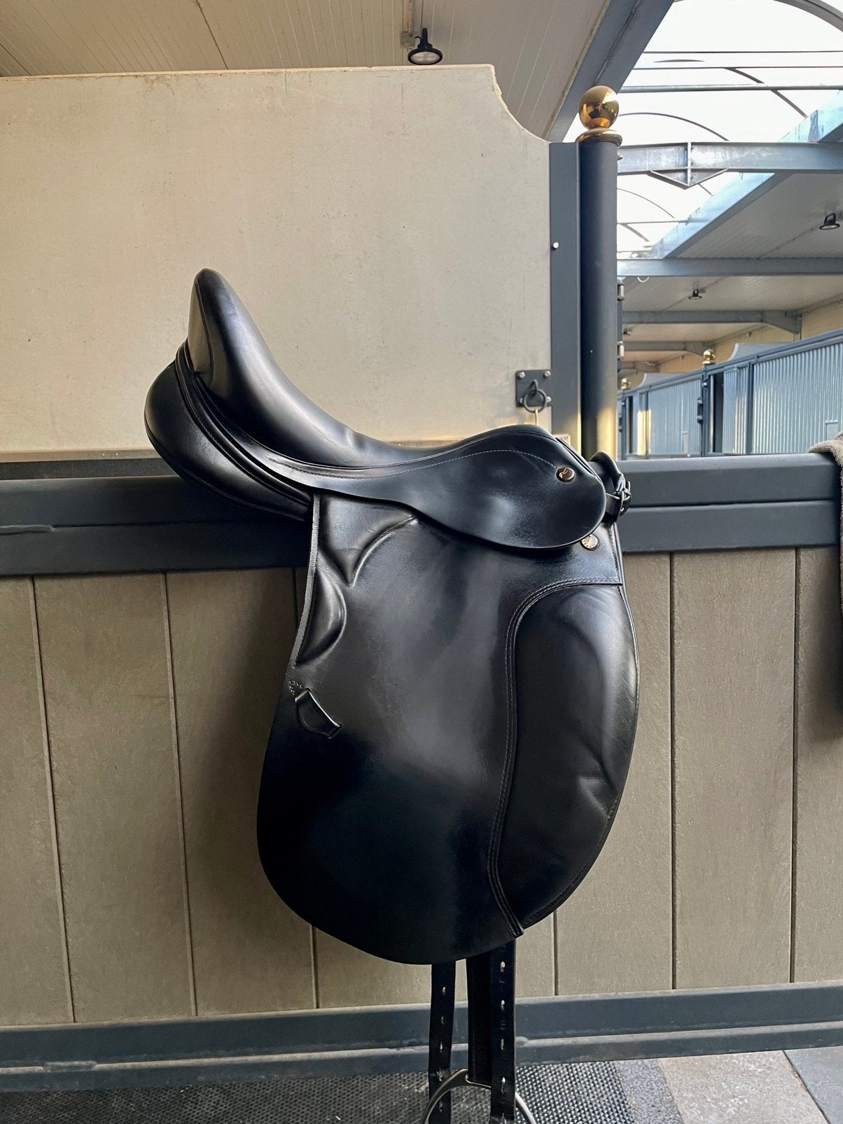Prestige dressuurzadel 17” - zwart - zeer nette staat, Dieren en Toebehoren, Gebruikt, Dressuur, M (17 inch), Prestige