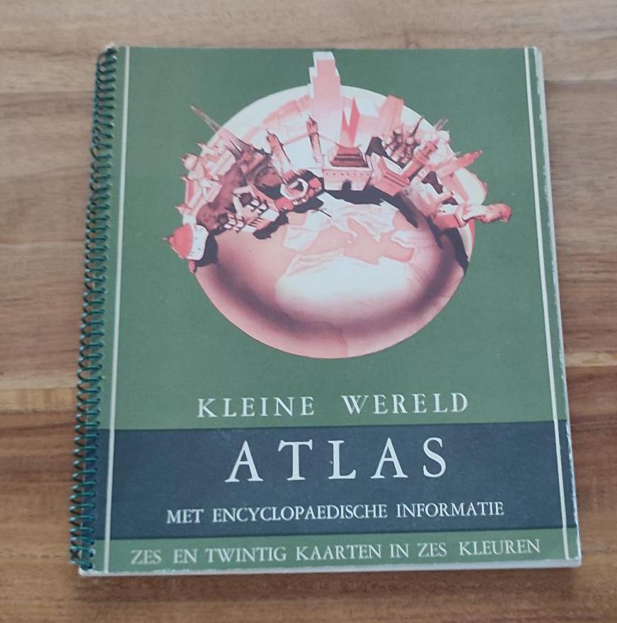 Kleine wereldatlas, 1950 in perfekte staat., Boeken, Ophalen of Verzenden, Gelezen