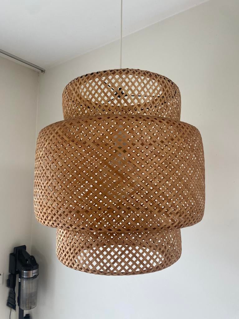 Lampe suspendue en bambou Ikea SINNERLIG 50cm, Autres couleurs, Comme neuf, Enlèvement, 50 cm ou plus