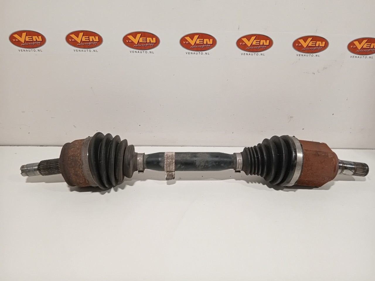 Aandrijfas links voor Alfa Romeo Giulietta, Auto-onderdelen, Transmissie en Toebehoren, Onderdelen@venauto.nl, Van der Ven Autorecycling B.V.