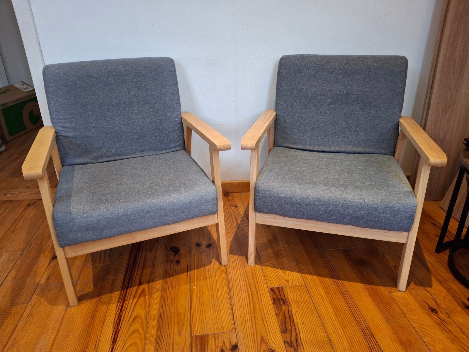 Lot de 2 fauteuils gris et bois clair – Très bon état, Moins de 75 cm, Enlèvement, Utilisé, Scandinave