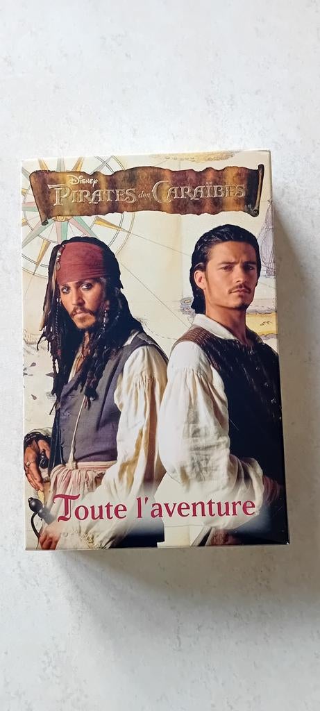 Pirates of the Caribbean: de complete avonturenboekset, Boeken, Ophalen of Verzenden, Zo goed als nieuw, Film- of Tv-bewerking