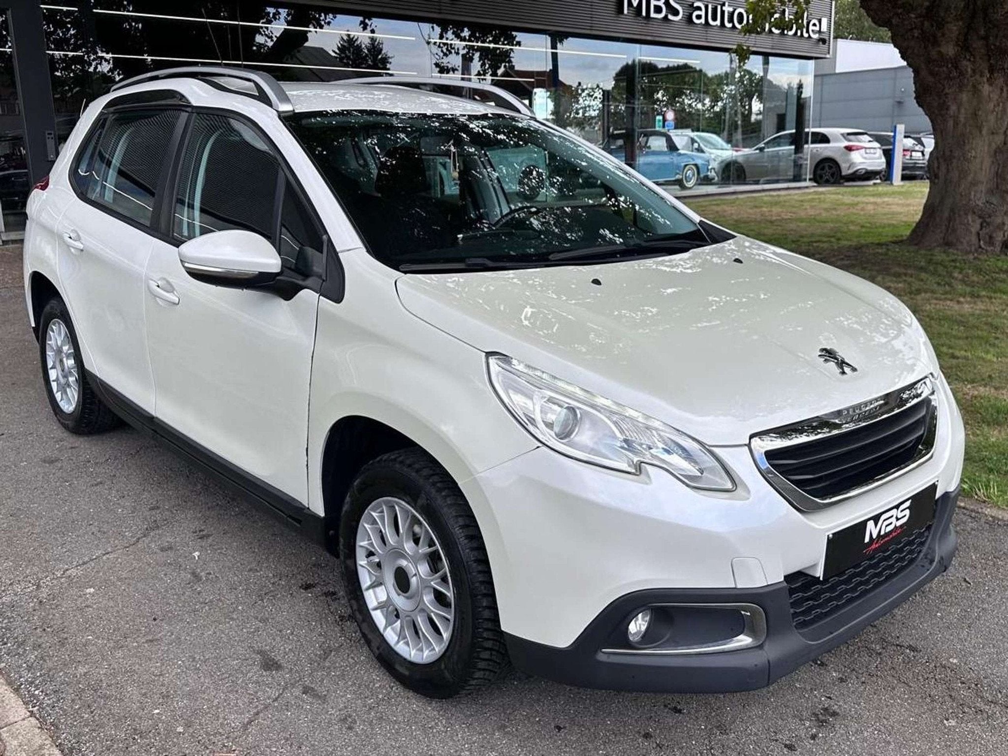 Peugeot 2008 *1.6HDI* AUTO* NAVI* AICRO* CRUISE* (bj 2013), Stof, Gebruikt, Zwart, 4 cilinders