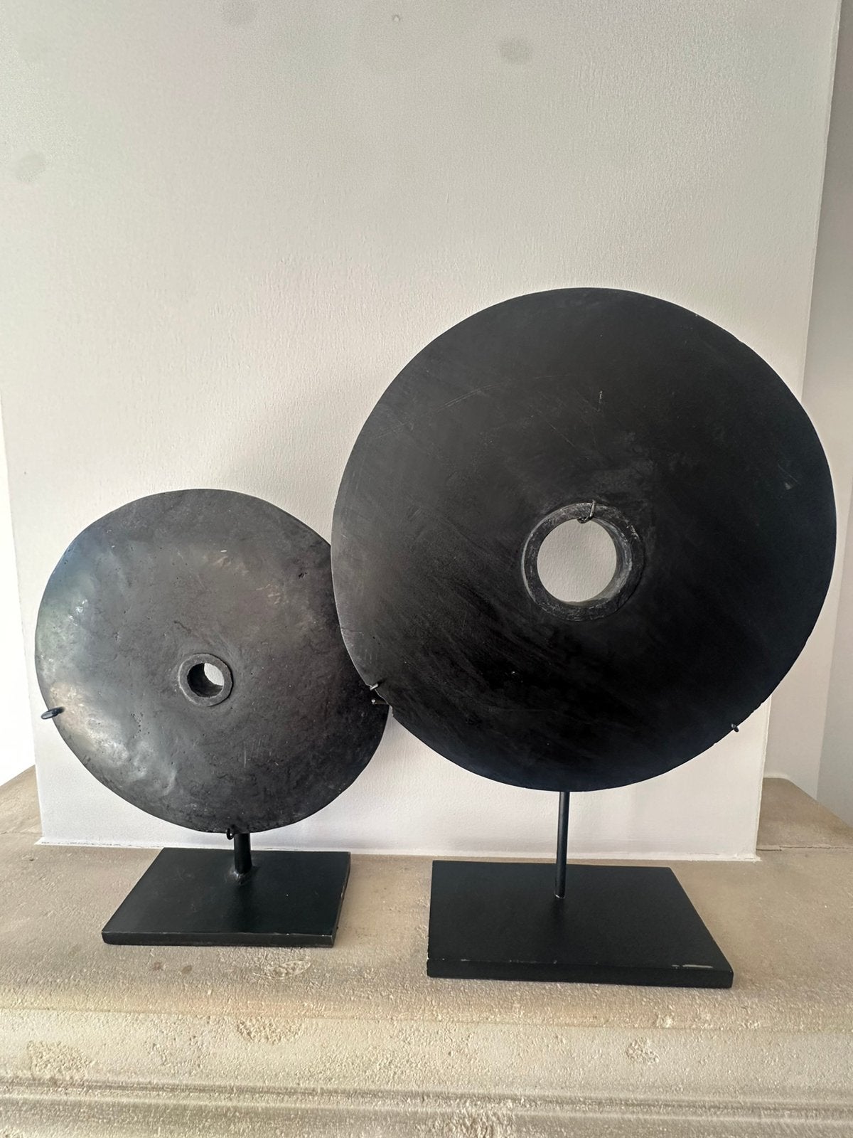 handgemaakte zwarte stenen schijven-ornament 40-50 cm diam, Ophalen, Gebruikt