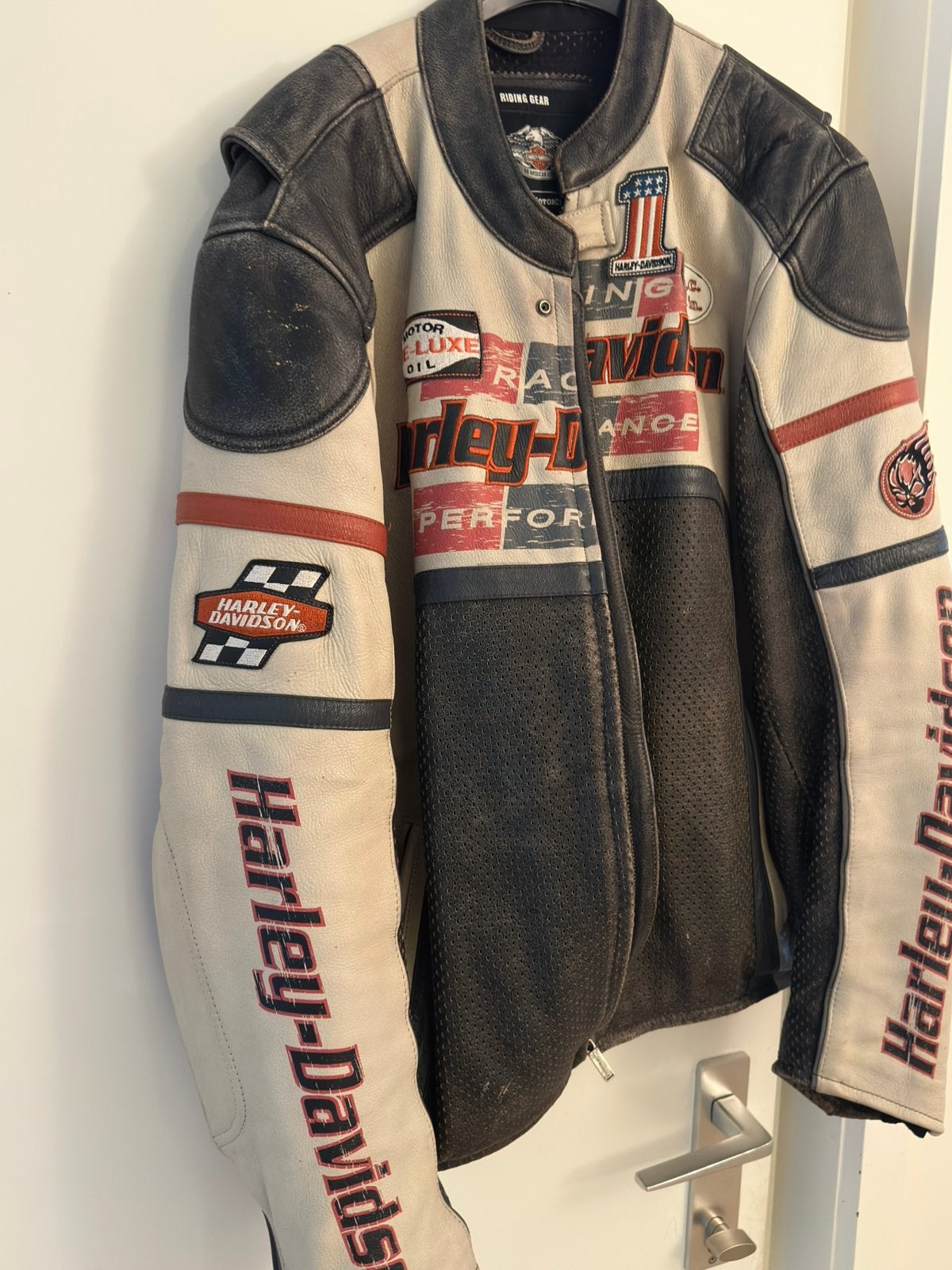 Harley Davidson jas, Motoren, Ophalen