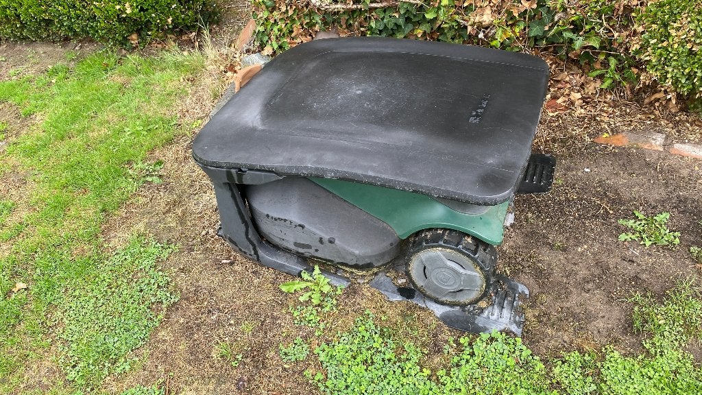 Robomow  Grasrobot + garage, laadstation, Ophalen, Gebruikt, Robomow, Meer dan 25 cm