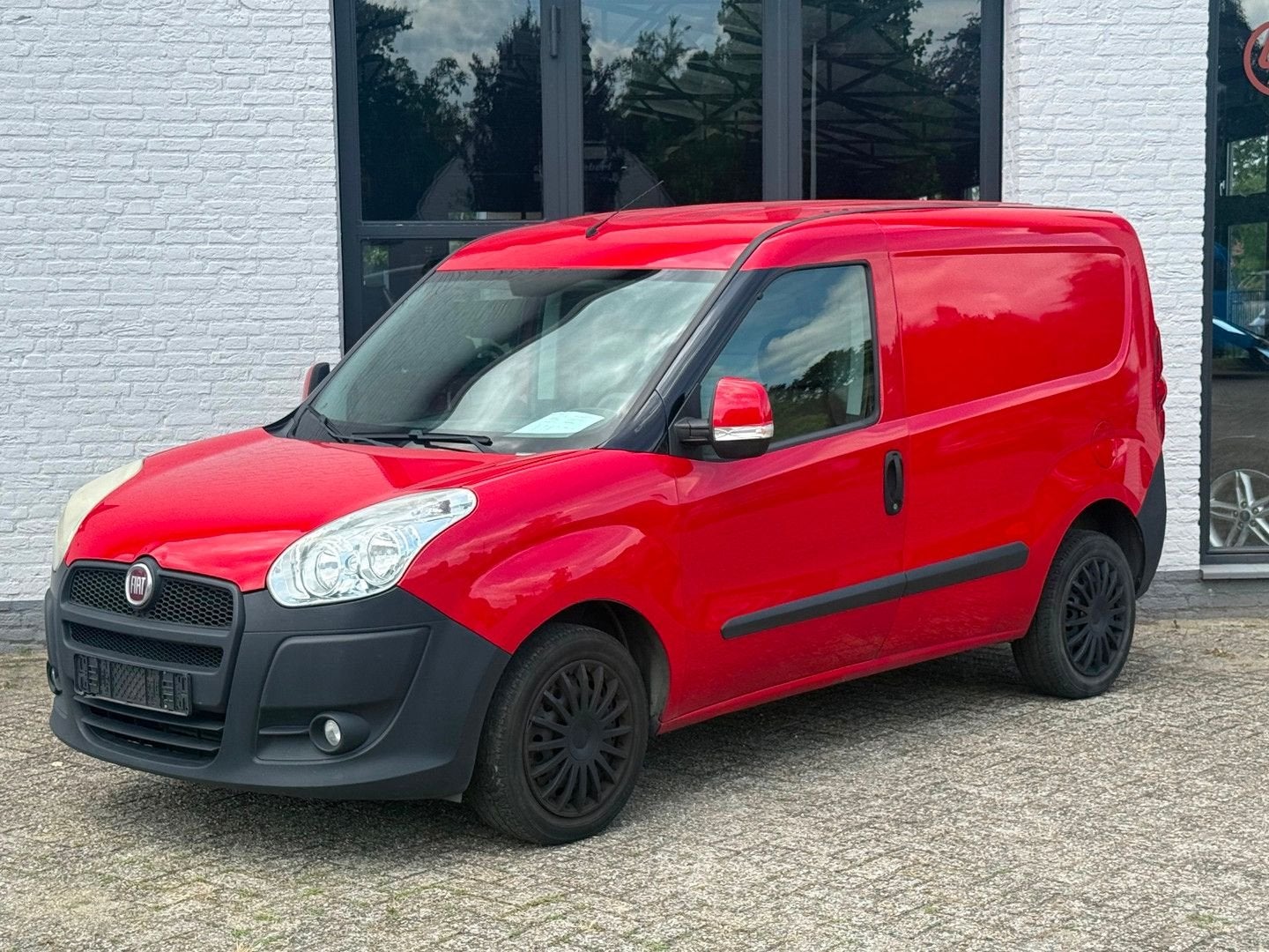 Fiat Doblò Cargo 1.4 SX Benzine Marge Nieuwe Apk en Distribu, Trekhaak, Bedrijf, Handgeschakeld, Rood