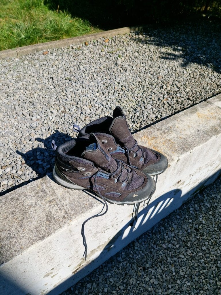 Chaussures de marche Decathlon Quechua pointure 43, Enfants & Bébés, Vêtements enfant | Chaussures & Chaussettes, Garçon, Enlèvement