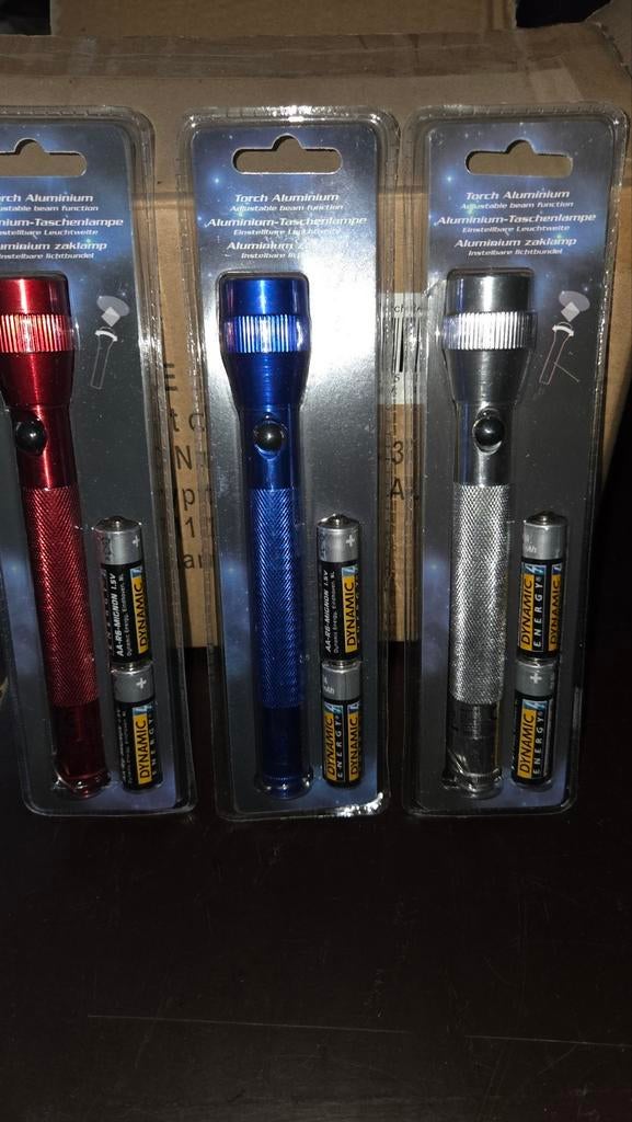 Doos met zaklampen, Ophalen