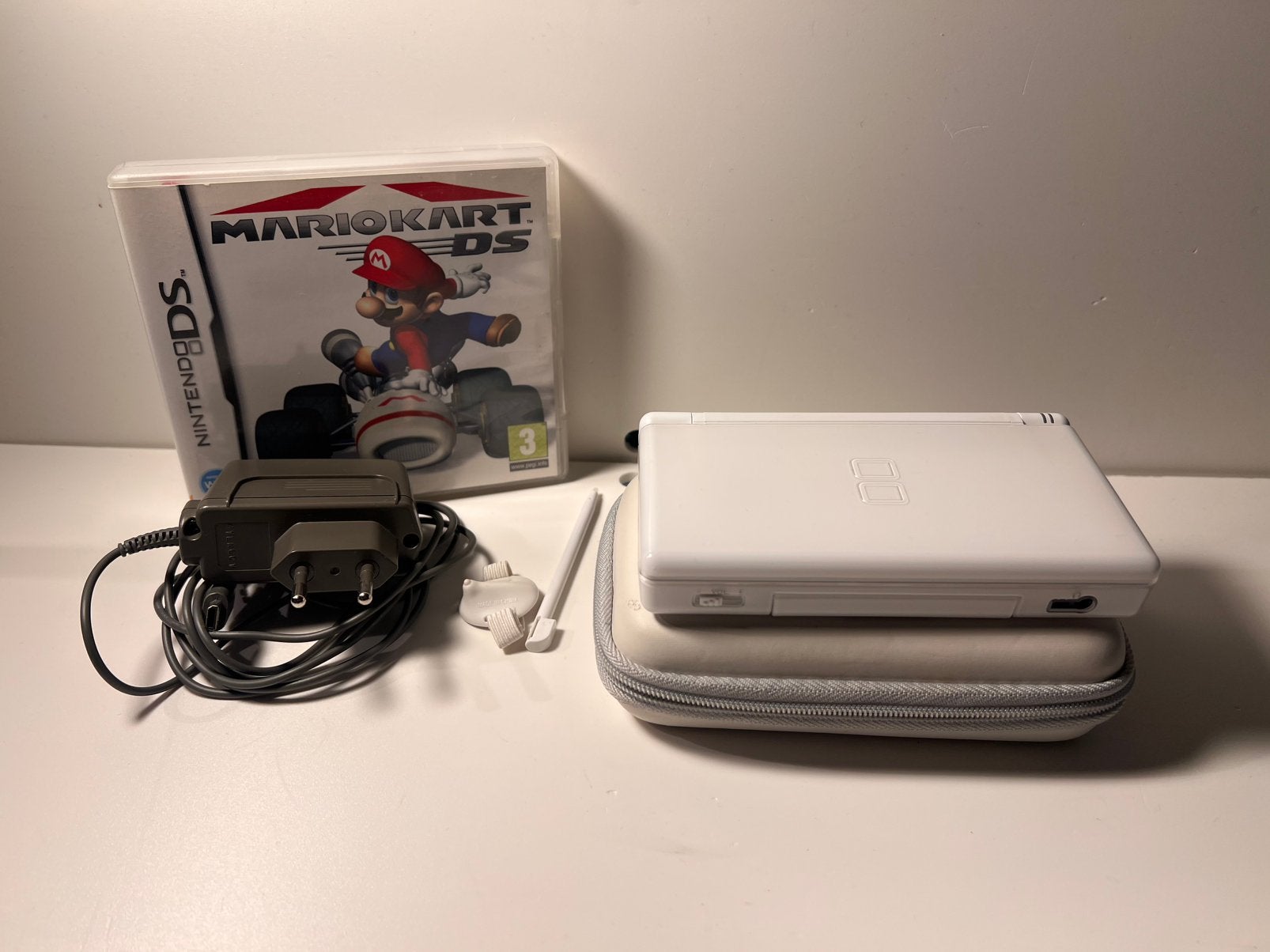 Très belle Nintendo DS LITE avec le jeu Mario Kart DS, Online, Enlèvement ou Envoi, Comme neuf, Course et Pilotage