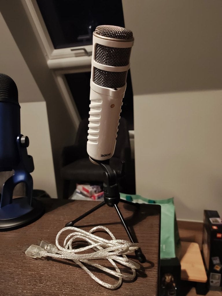 Røde Podcaster + simpel Røde desktop statief, Ophalen of Verzenden, Zo goed als nieuw, Studiomicrofoon
