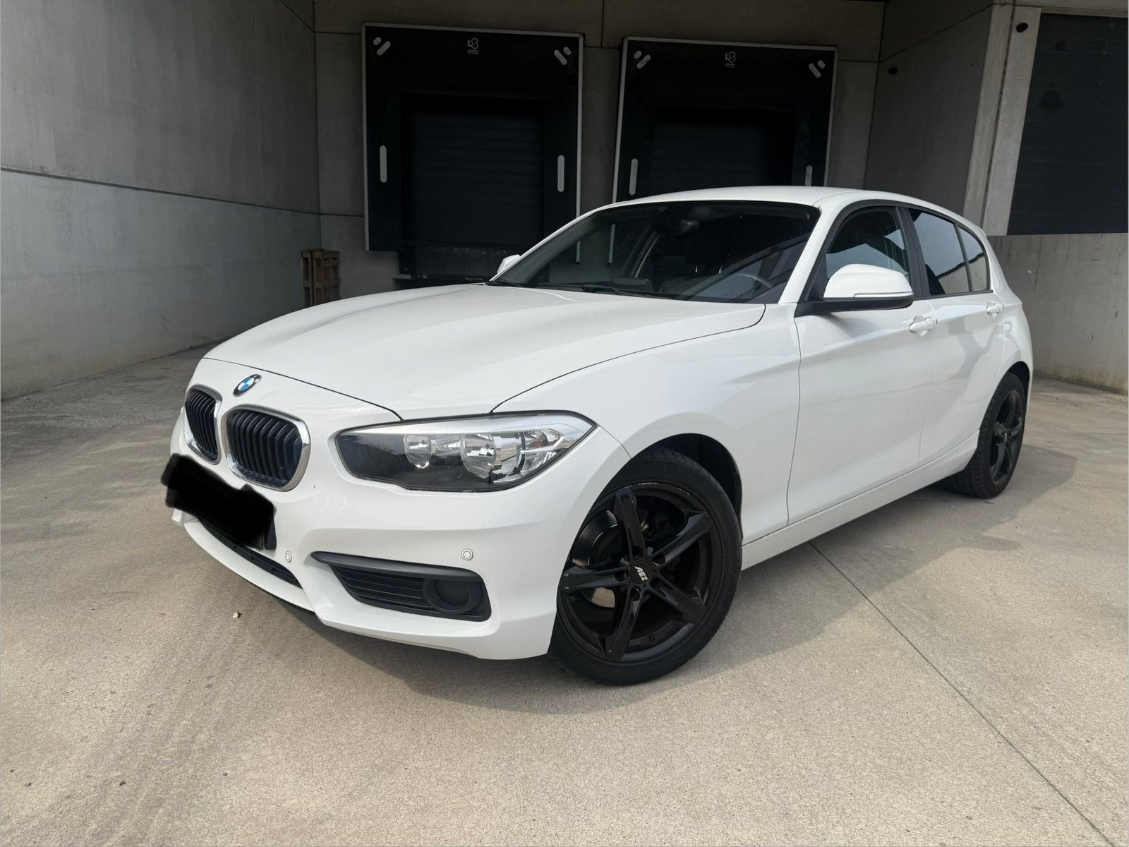 BMW 116i F20 Facelift!, 4 cilinders, Wit, Leder, 5 deurs