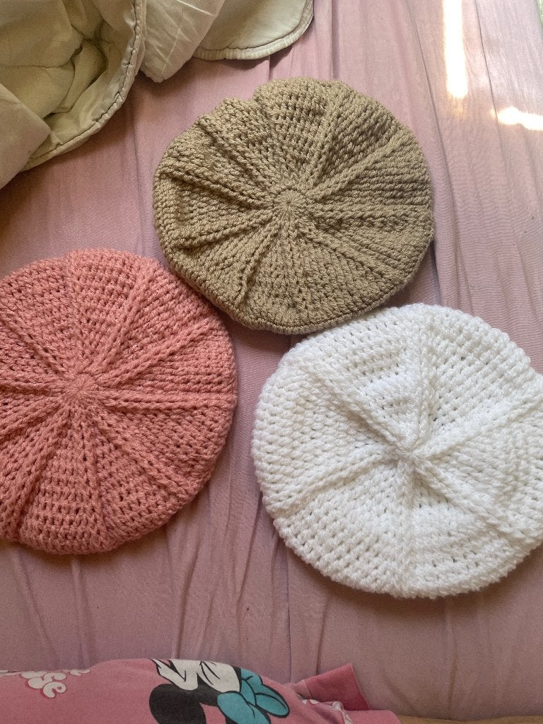 Un béret  tricoté faite main tienne chaude, Vêtements | Femmes, Neuf, Autre, Taille 38/40 (M), Enlèvement ou Envoi