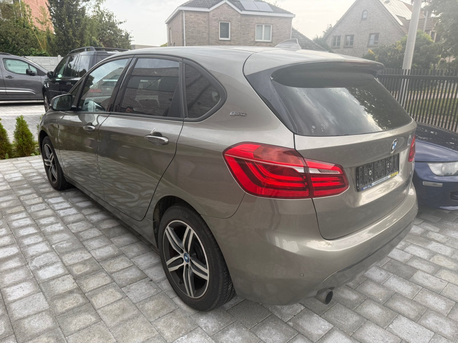 BMW 2 225e Benzine hybride 2017 zuinig, Auto's, Automaat, 5 zetels, 5 deurs, Dealer onderhouden