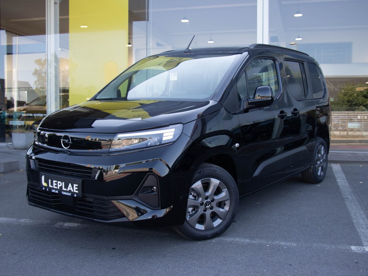 Opel Combo Life L1 1.2T 110pk MT6, Zwart, 1199 cc, 0 kg, Zwart