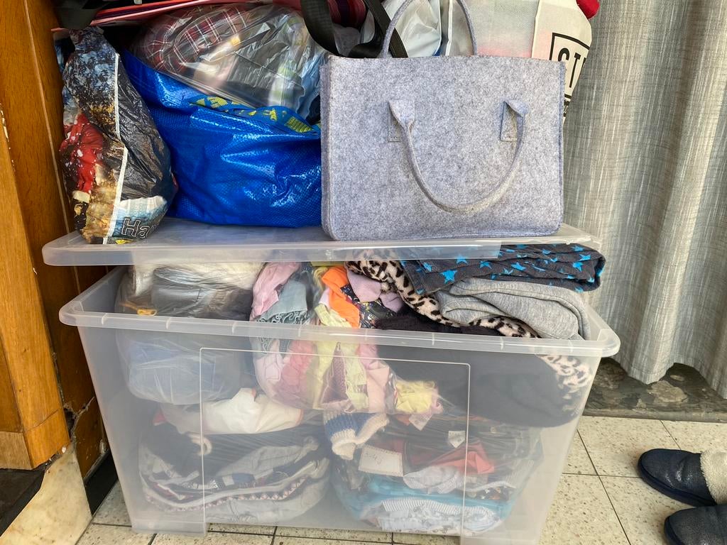 Groot lot/doos van kleding jongens/meisjes van 0 tot 7 jaar, Ophalen, Zo goed als nieuw