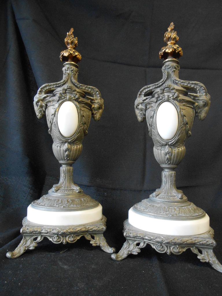 TWEE PRACHTIGE ANTIEKE VOORWERPEN VAN METAAL EN ALBAST, Antiek en Kunst, Ophalen of Verzenden