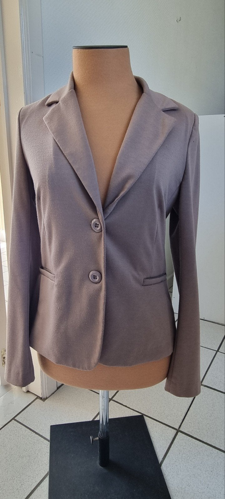 Jasje, Kleding | Dames, Jasjes, Kostuums en Pakken, Maat 38/40 (M), Bruin, Ophalen of Verzenden, Jasje