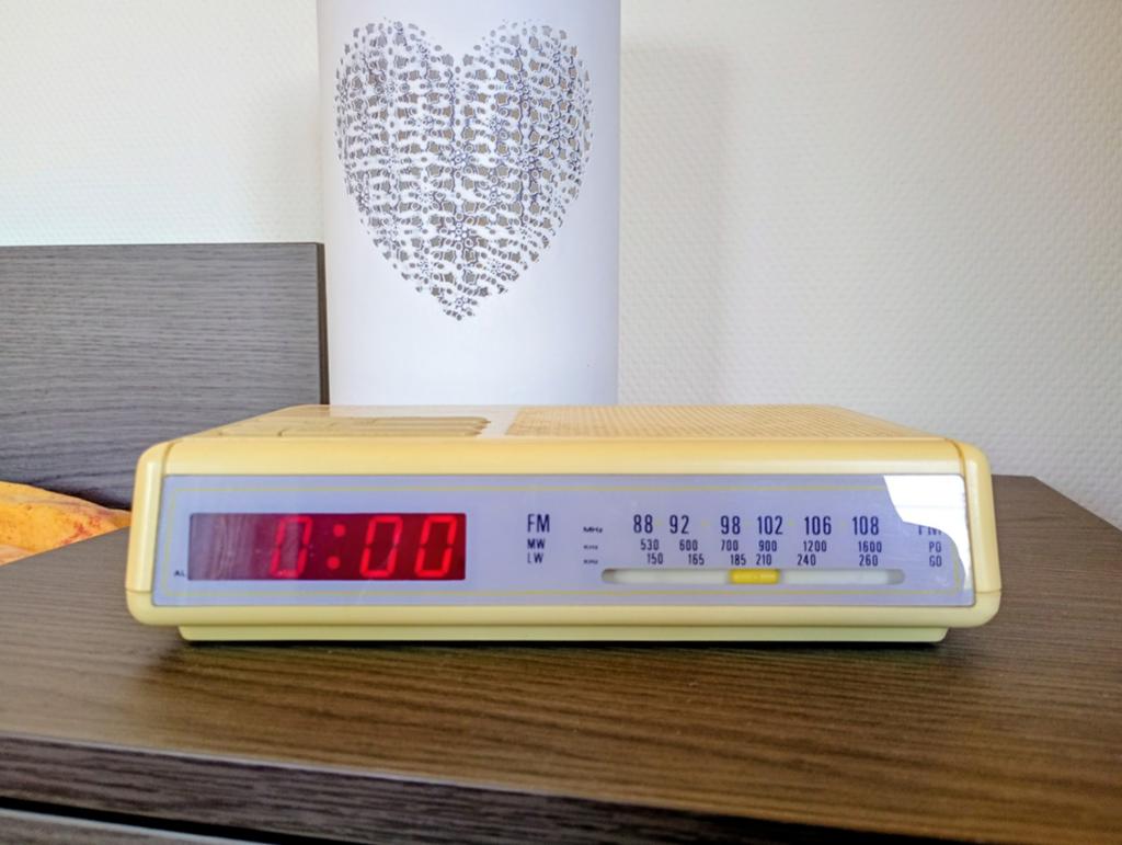 GRATIS Vintage Radio Wekker Philips Diest Lees beschrijving!, Elektronische apparatuur, Wekkers, Ophalen, Digitaal