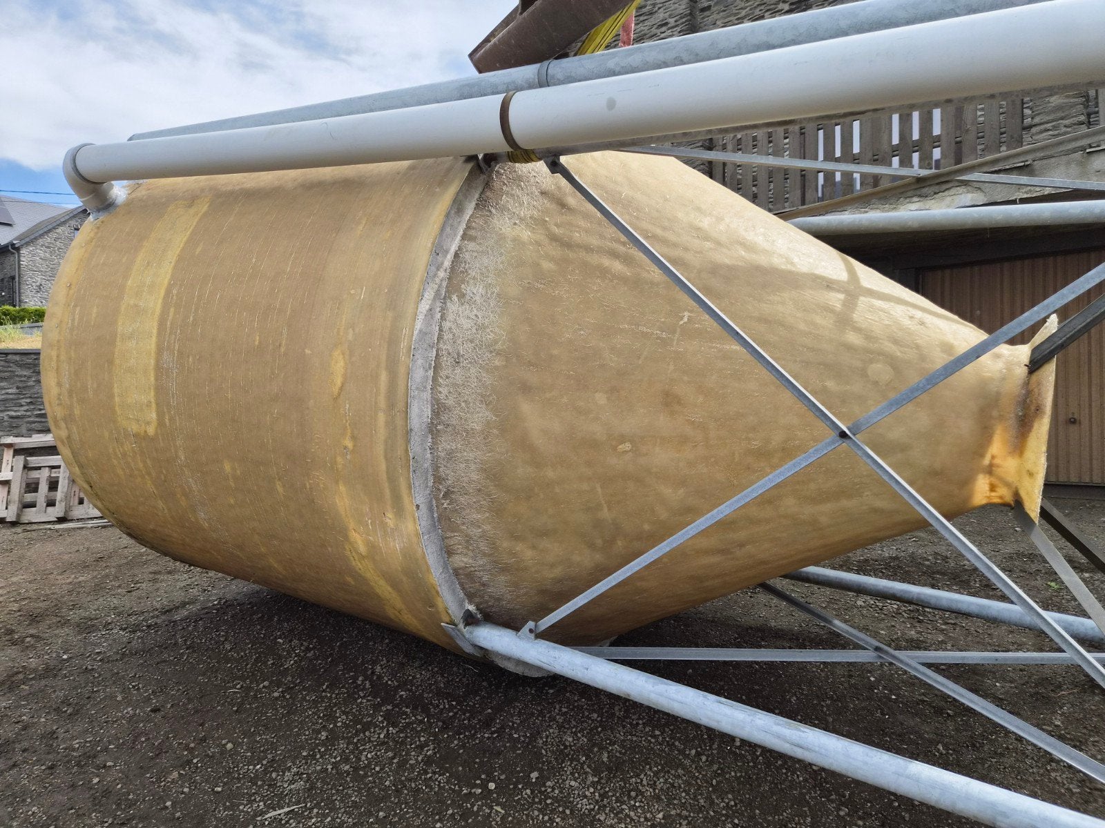 SILO POLYESTER: 8 TONNES., Ophalen of Verzenden