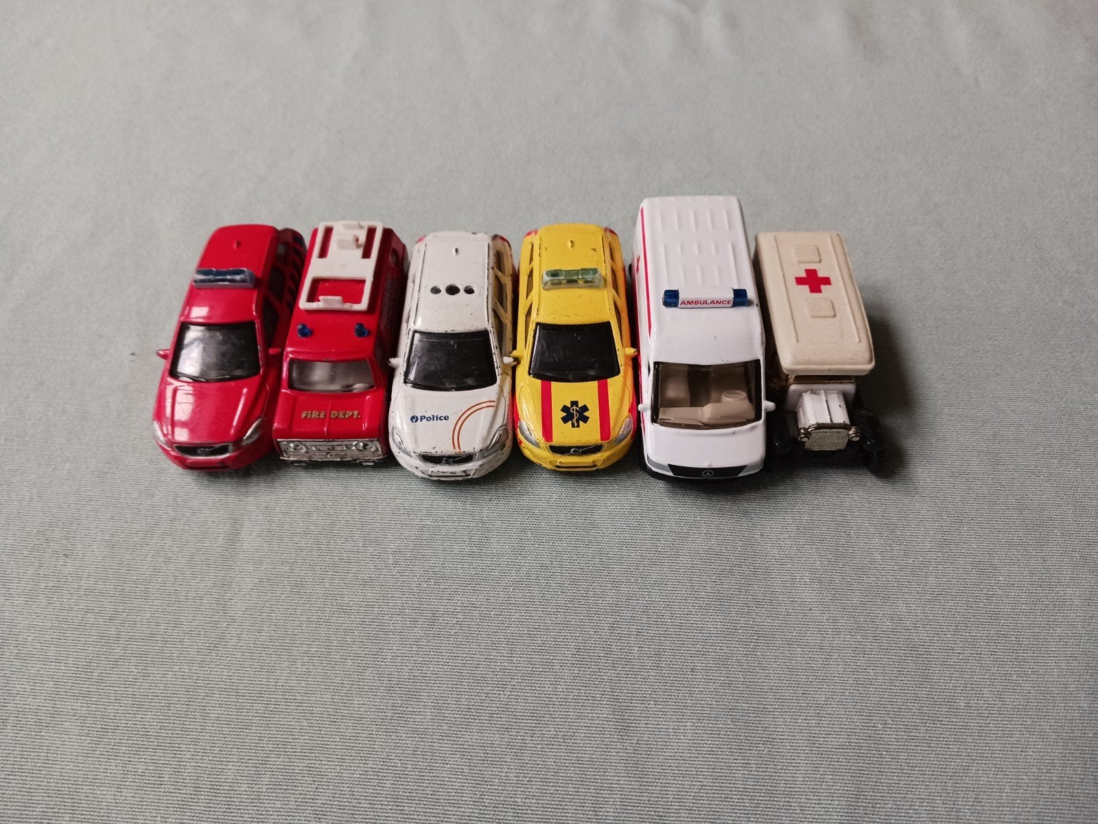 6 miniatuur hulpverleningsvoertuigen., Kinderen en Baby's, Speelgoed |Speelgoedvoertuigen, Ophalen of Verzenden, Gebruikt