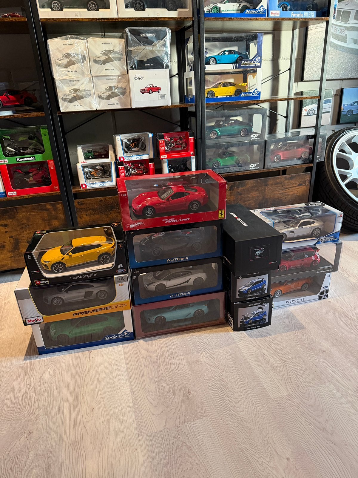 13x schaalmodellen motorhelix, maisto, ivy models, autoart, Ophalen, Zo goed als nieuw, Autoart