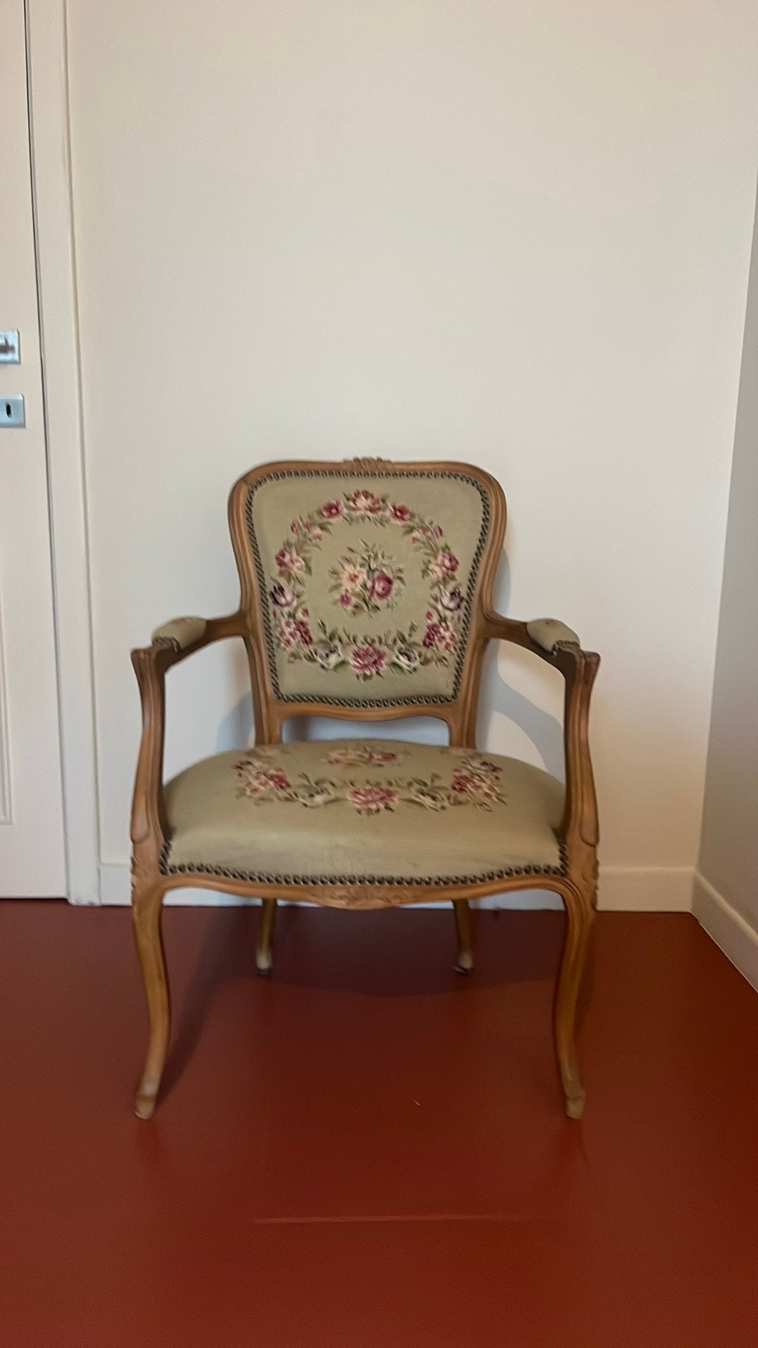 Antieke stoel met bloemen patroon, Ophalen of Verzenden
