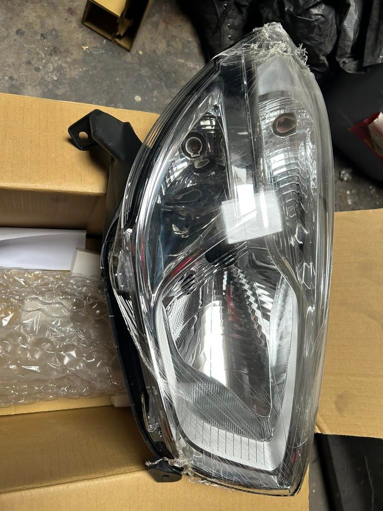 DACIA dokker koplamp ref 551 1196R-LD-EM, Auto-onderdelen, Verlichting, Ophalen, Dacia