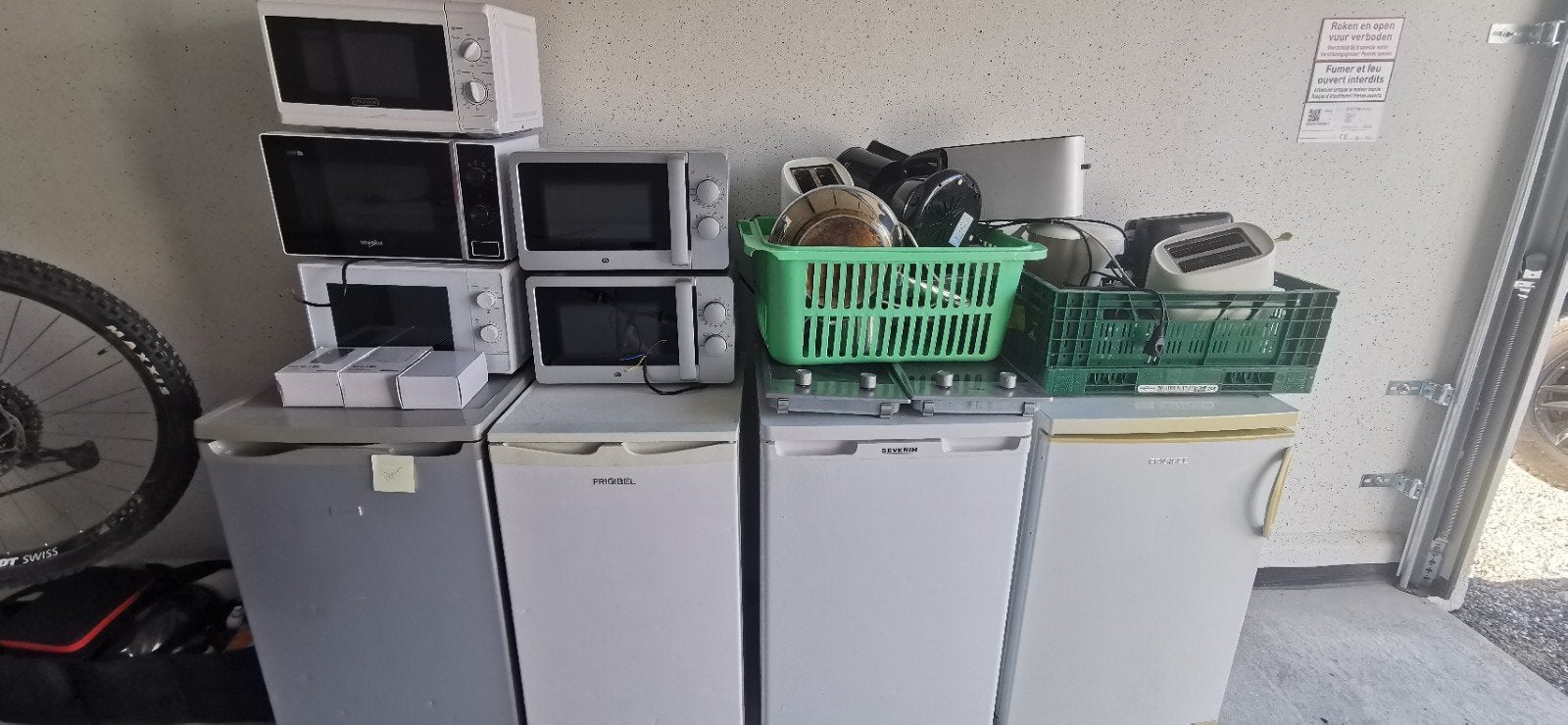 Lot de frigos, taques, grilles pain, micro ondes,..., Enlèvement