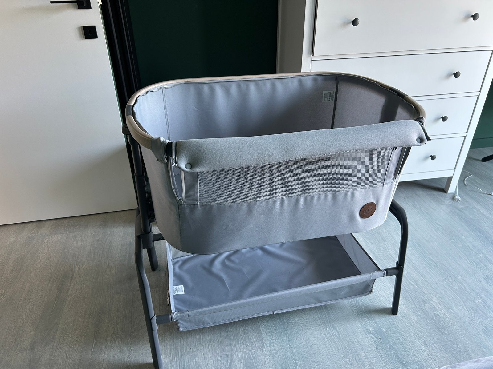 Co Sleeper Maxi Cosi Iira light Grey, Ophalen, Zo goed als nieuw, Wieg