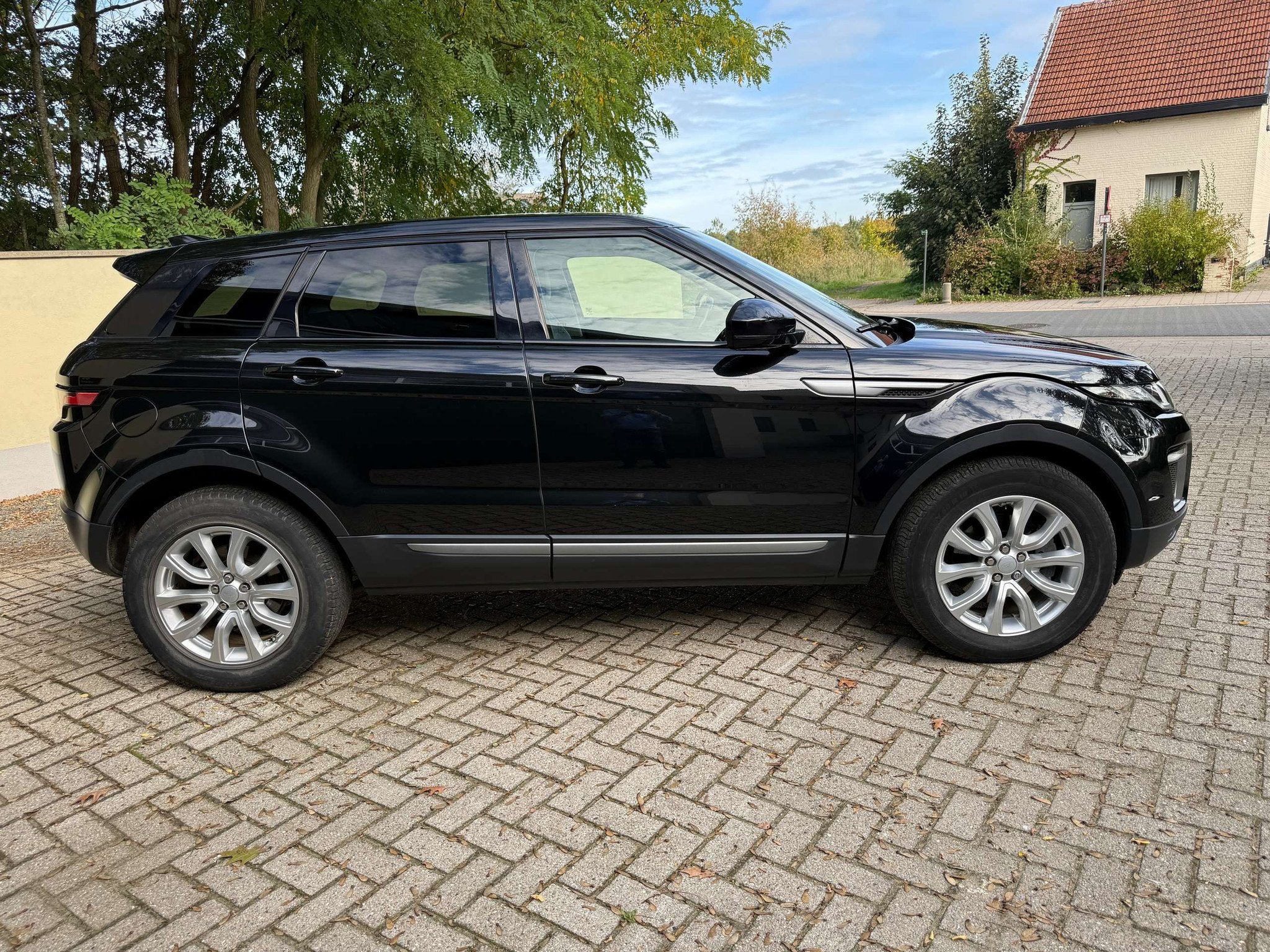 Land Rover Range Rover Evoque 2.0 TD4 4WD SE AUT. + PANODAK, Automaat, Gebruikt, 4 cilinders, https://public.car-pass.be/vhr/da7608e9-a8e5-4627-8e73-a35ffe343c4c