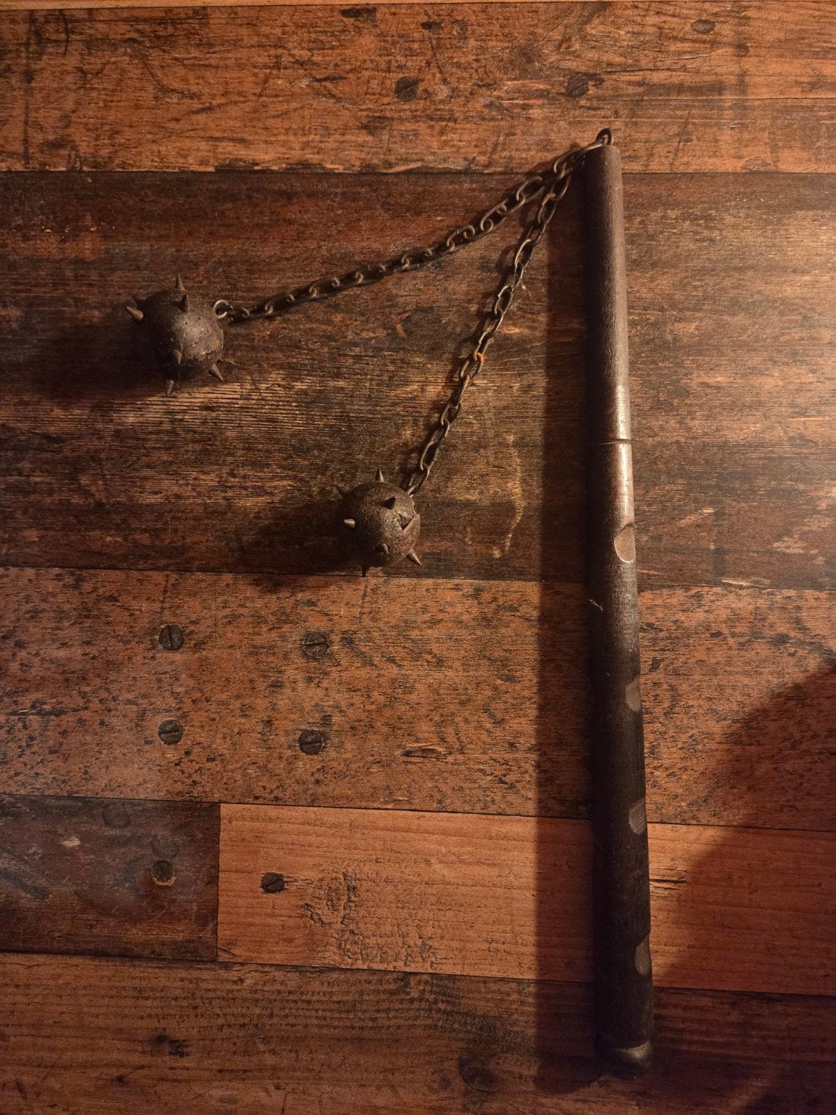 Fléau d’armes médiéval décoratif – 2 boules à pointes, Enlèvement
