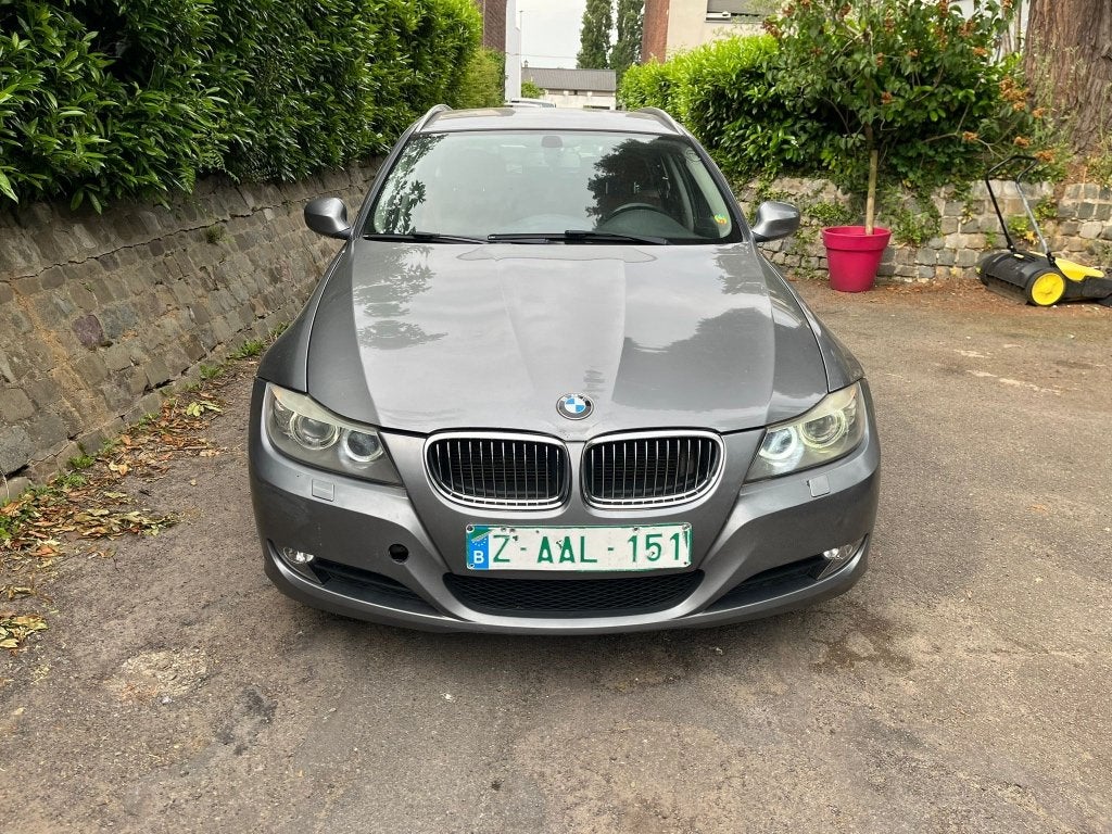 BMW 318 Touring 318iA Exclusive Line, Cuir, Argent ou Gris, Entreprise, https://public.car-pass.be/vhr/d4c2dd4d-5838-4154-90fd-658359e67901