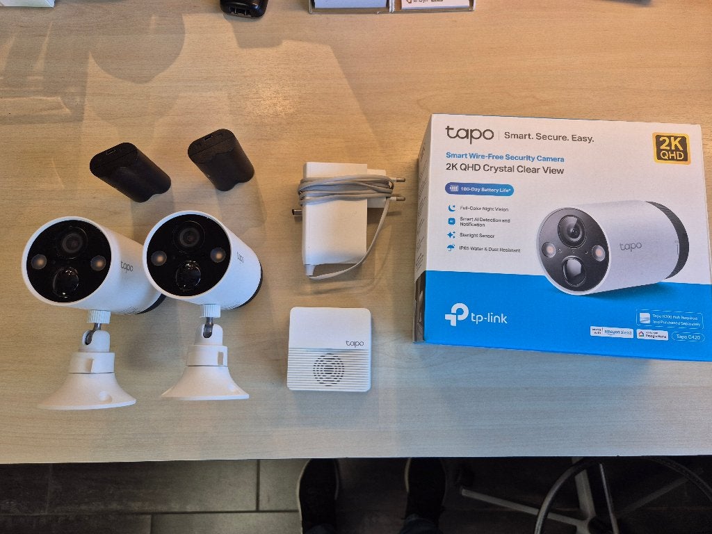 Tapo C420 + Tapo H200 Hub, Ophalen of Verzenden, Gebruikt, Binnencamera
