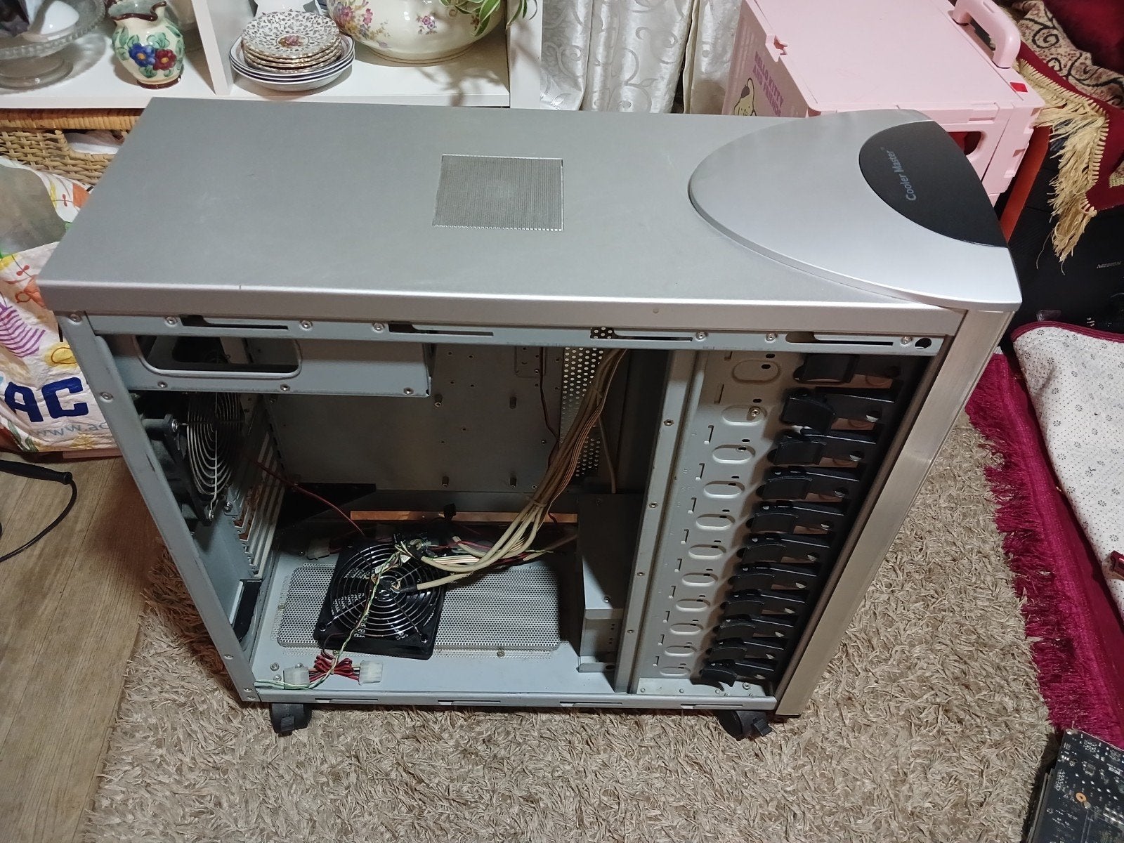 Echt grotte computer behuizing met 1 coellers, Computers en Software, Serverkasten, Ophalen of Verzenden, Gebruikt, Geperforeerd
