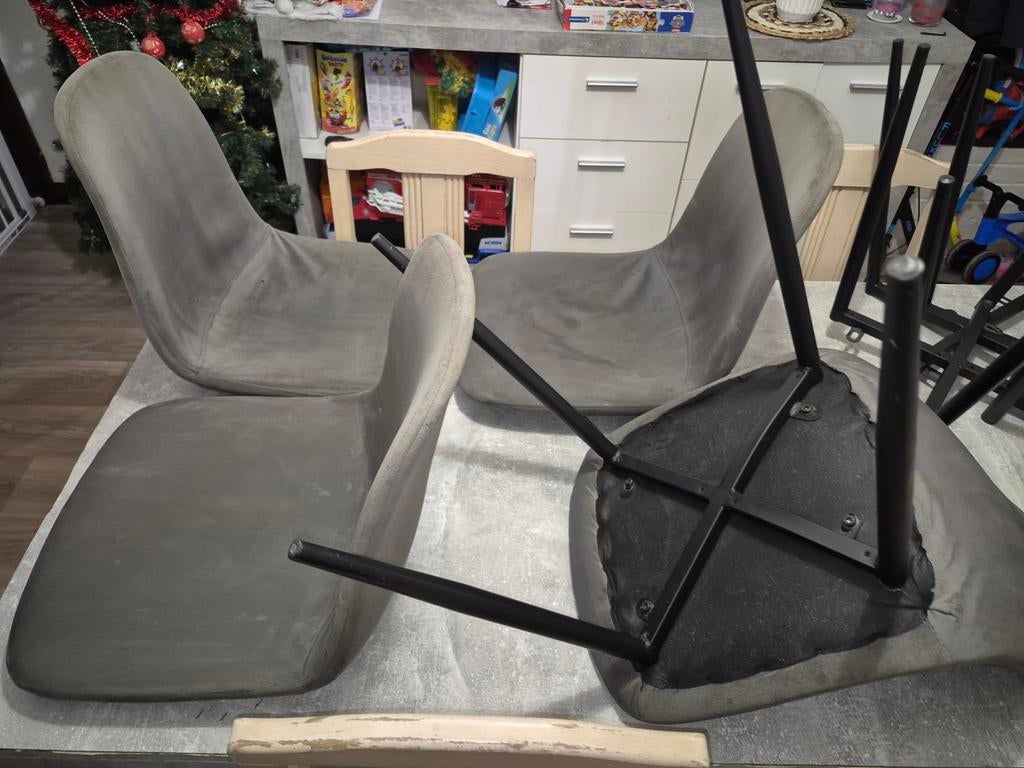Chaise en daim gris souris un peu user mais toujours correct, Huis en Inrichting, Stoelen, Ophalen, Gebruikt, Vier, Stof
